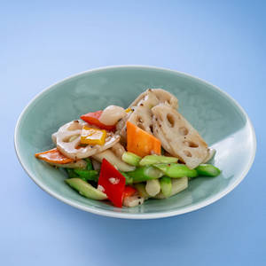 Stir Fry Lotus Root With Black Pepper