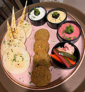 Mezze Hummus Platter