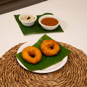 Medu Vada Sambar & Chutney