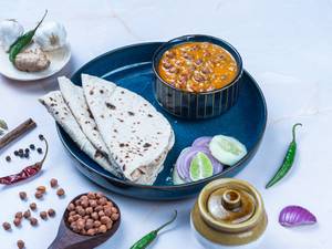 Brown Chana Masala With Bread