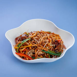Stir Fry Udon Noodle In Black Pepper Sauce