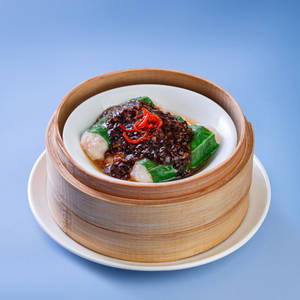 Spinach Roll With Prawn And Waterchestnut