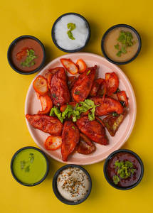 Paneer Chilly Momos (6 Pcs)