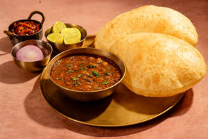 Chole Bhature (300ml) (2 Pc)