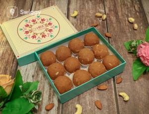 Besan Laddu [4 Pieces]  