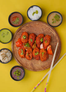 Paneer Tandoori Momos Gravy (8 Pcs)