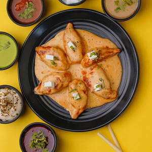 Paneer Cheese Gravy Momos (6 Pcs)
