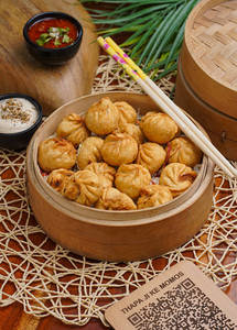 Veg Fried Momos [10 Pieces]