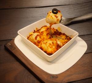 Chicken Cheesy Schezwan Momo (4 Pieces)