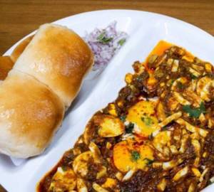 Egg Bhurji Pav [ 2 Eggs, 4 Pav ]
