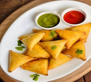 Cheesy samosa