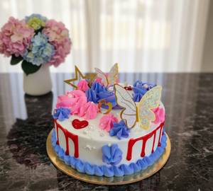 Strawberry Cake With Butterfly Decoration [500 G]