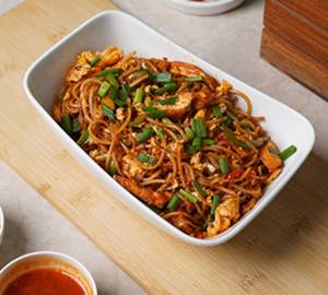 Schezwan Fried Noodles Chicken