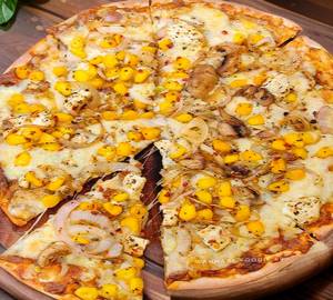 Veg cheese and corn pizza
