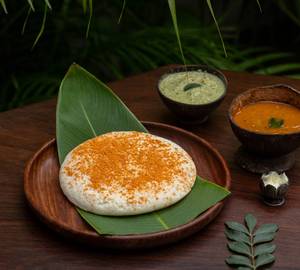 Thatte Podi Idly With Sambar And Chutney (Benne)