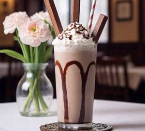 Crunchy kitkat milk shake ( 350 ml)