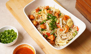 Classic Fried Noodles Chicken