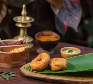 Medu Vada With Sambar And Chutney 2Pcs