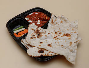 Butter Naan (2 pcs) with Chicken Tikka Masala (2 pcs)