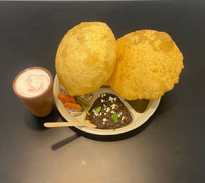 Combo 1- Full Plate Chole Bhature [2 Bhature] + 1 Sweet Lassi