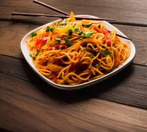 Garlic Singapuri Schezwan Masala Noodles