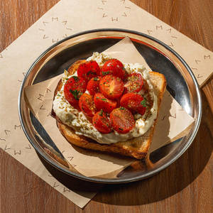 Tomato & Hummus Toast  (jain)