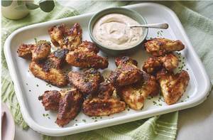 Fried Chicken Wings With Sriracha Sauce