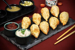 Fried Paneer Momos [8 Pcs]