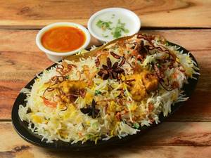 Chicken dum biryani with salad (2pcs Aloo and 2 pcs Chicken)