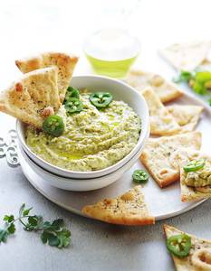 Cilantro Hummus With Pita Bread 