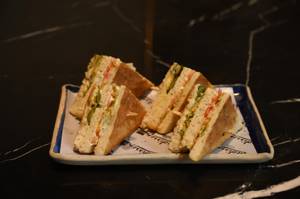 Our Bistro Sandwich (Dairy, Gluten,CHICKEN)