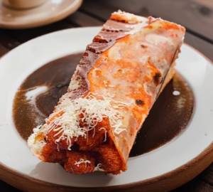 Chicken keema noodles cheese roll [1 piece]