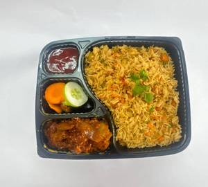 Veg Fried Rice With Chilli Chicken [3 Pieces]