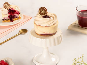 Center-Filled Berry Cheesecake