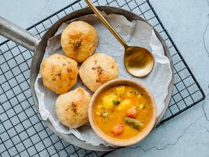 Baked Khasta Kachori Mini [4 Pieces] With Bedmi Aloo