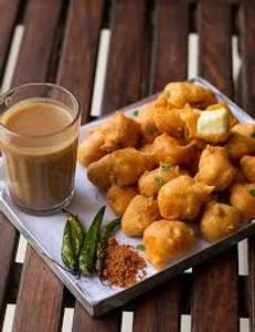 Gup Shup Combo [Veg Mix Pakoda (500Ml) + Chef's Special Desi Chai (500Ml/4cups)]