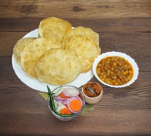 6 Poori with Chole