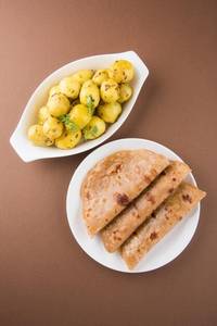 Dum aloo with 4 tawa roti