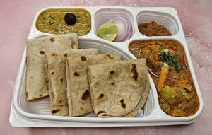 Veg Makhanwala & Chapati Combo