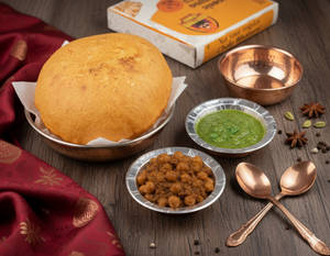 Jain Desi Ghee Chole Bhature (half Plate)