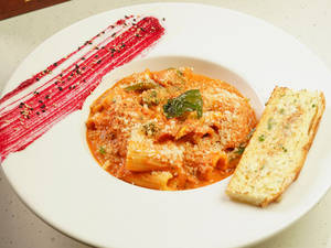 Pink Sauce Rigatoni Pasta (650 Ml)