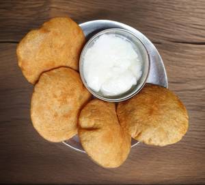 Aloo Kachori 4 Pieces With Dahi 