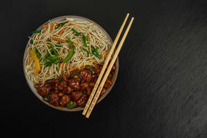 Noodles With Kung Pao Chicken Gravy