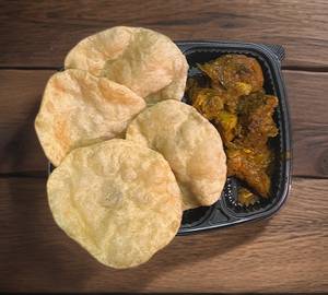 Luchi (4Pcs) With Chicken Kasha