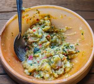 Uchhe Aloo Makha (1Plate)