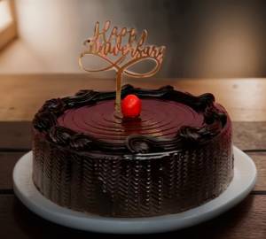 Eggless choco crunch cake.