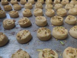 Besan khatai
