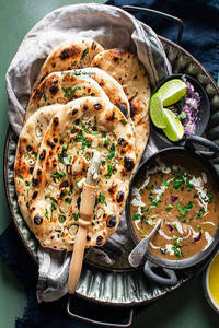 Chur Chur Naan (2 Pcs With Chole)