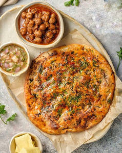 Amritsari Kulcha (2 Pcs With Chole)