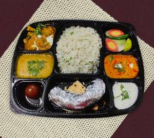Jain  Mini  Thali [3 Roti,dall, pickle,salad]